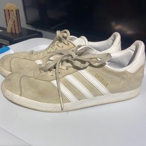 Adidas gazelle sneaker cream size 7